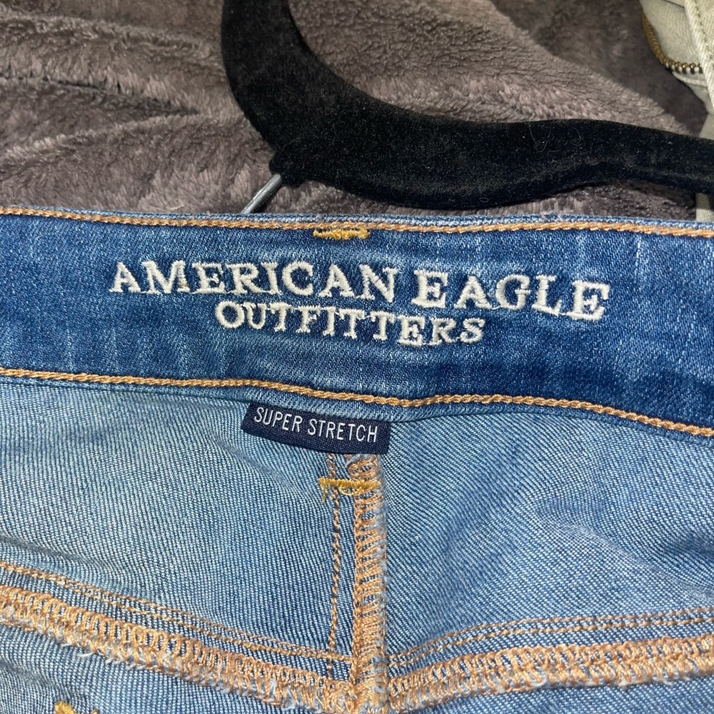 American Eagle medium wash super stretch skinny jeans no rips